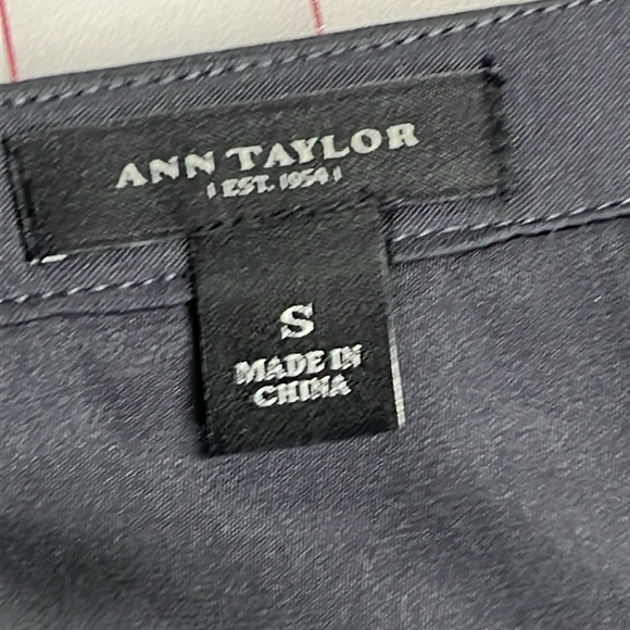 ANN TAYLOR Silk Blend Scoop Neck Seam Detail Gunmetal Grey Tank Blouse Top SZ - Picture 3 of 14